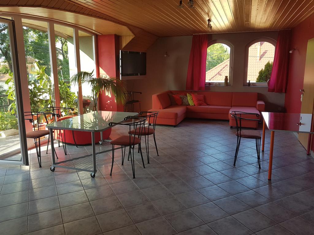 Szigeti Apartmanhaz Pecs Ngoại thất bức ảnh